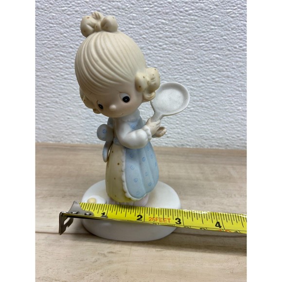 Vtg 1979 Precious Moments Eggs Over Easy Porcelain Figurine E-3118 - Picture 6 of 9